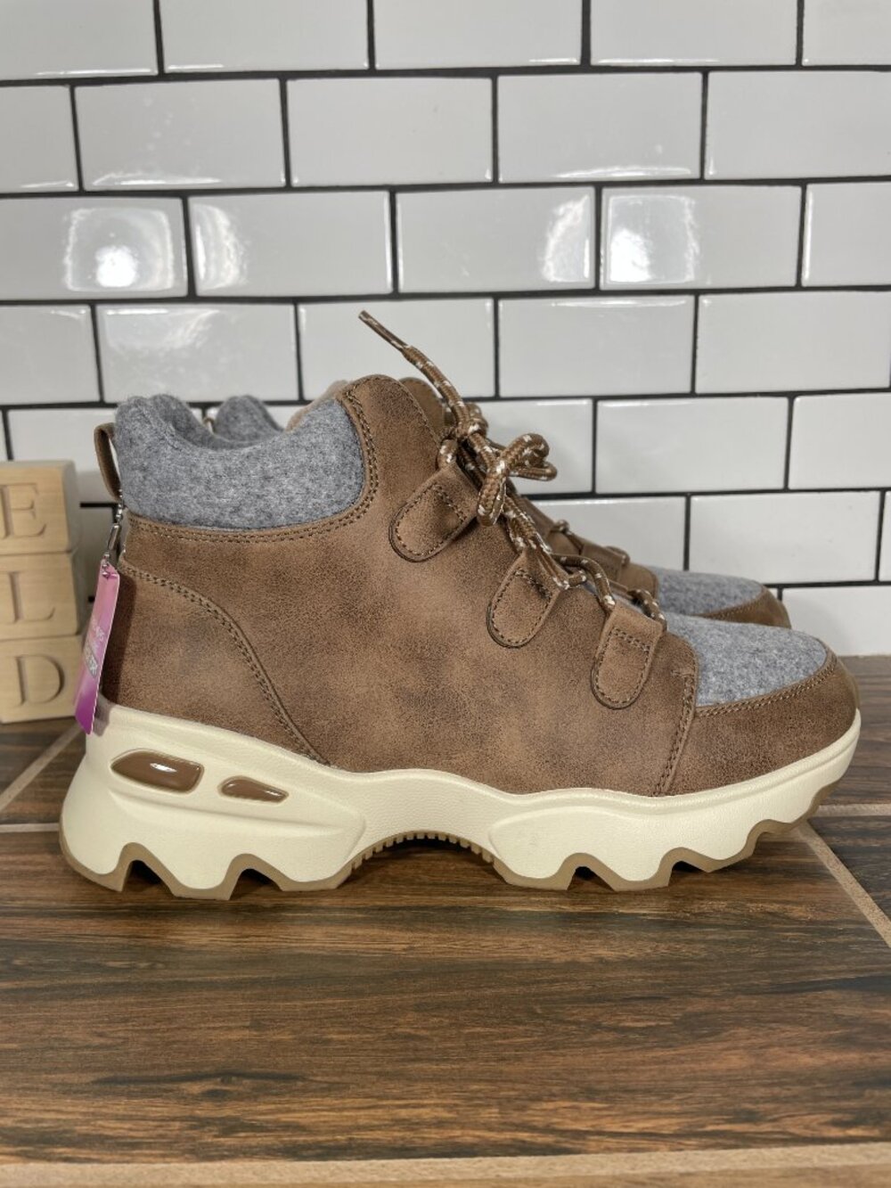 Skechers Big Lug Hiking Boot Shoes Womens Size 8 Chestnut Faux Fur Lined NEW - Picture 3 of 12